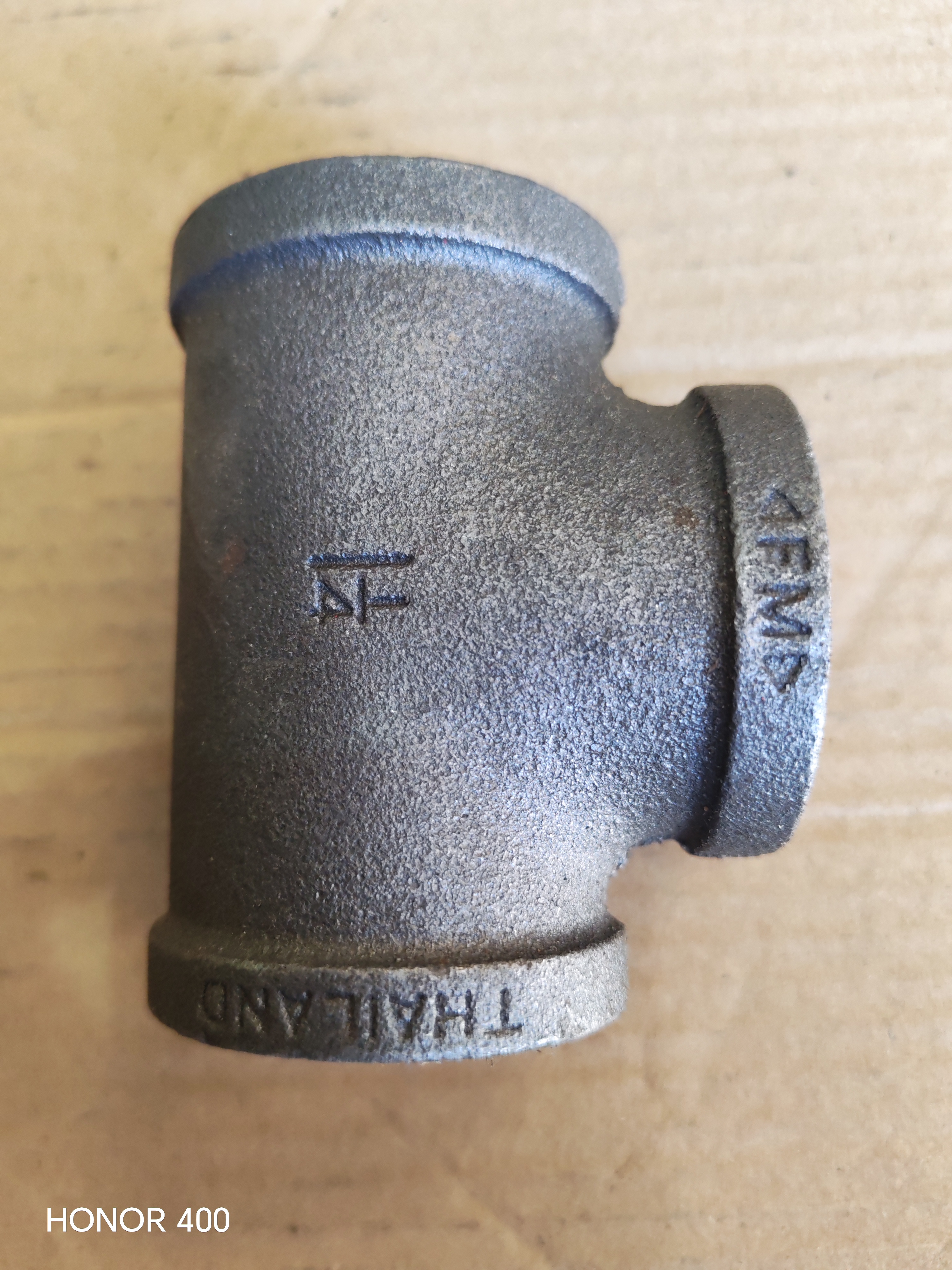 TEE THREADED BLACK 1 1/4 '