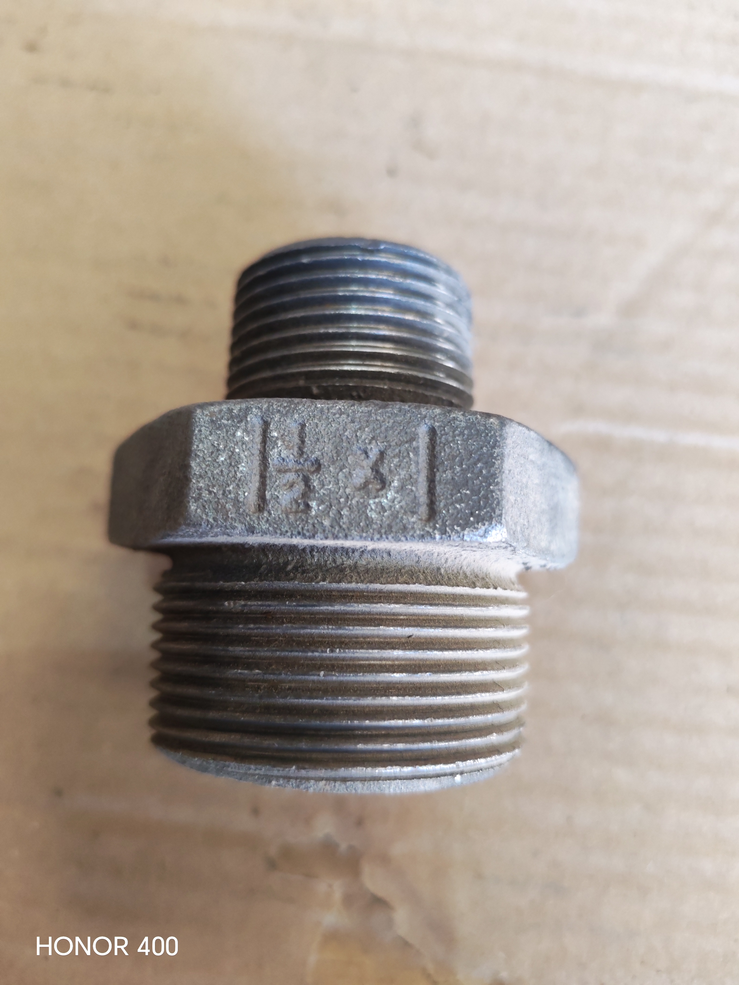 NIPPEL REDUCER THREADED BLACK 1 1/2' X 1'