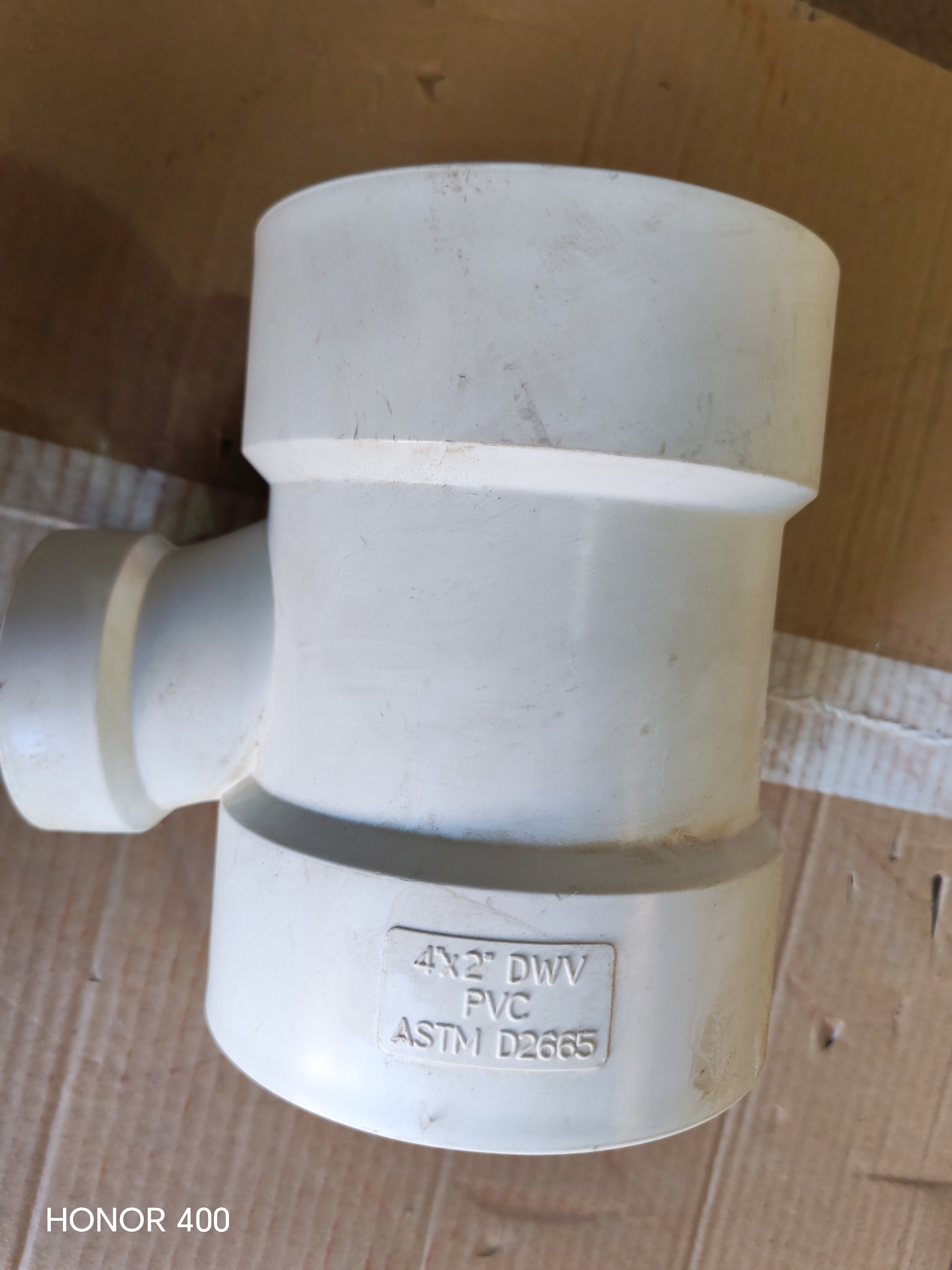 PVC REDUCING TEE 4'' X 2''