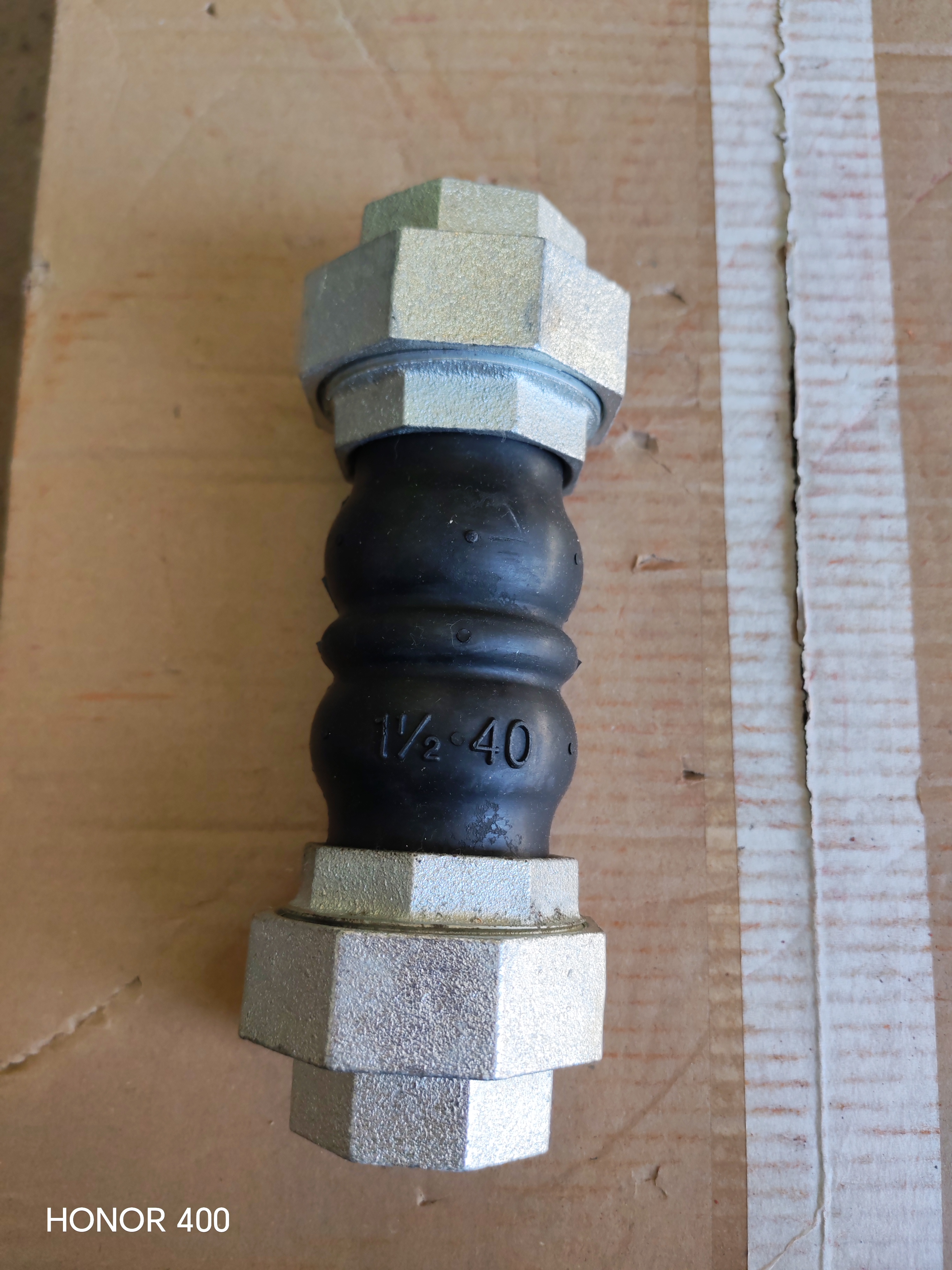 RUBBER EXPANSION JOINT 1 1/2 '