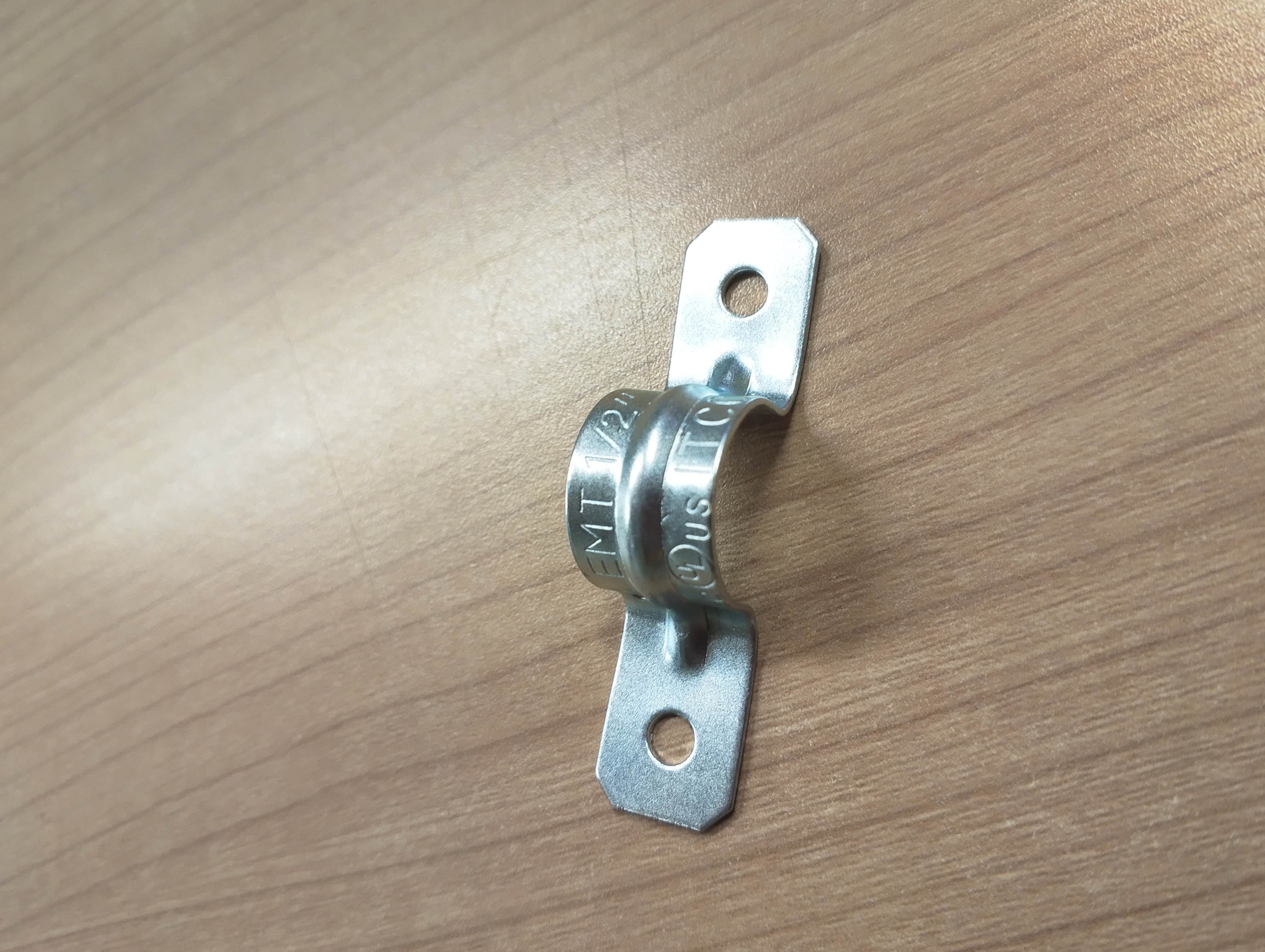 EMT TWO HOLE STRAP 1/2'