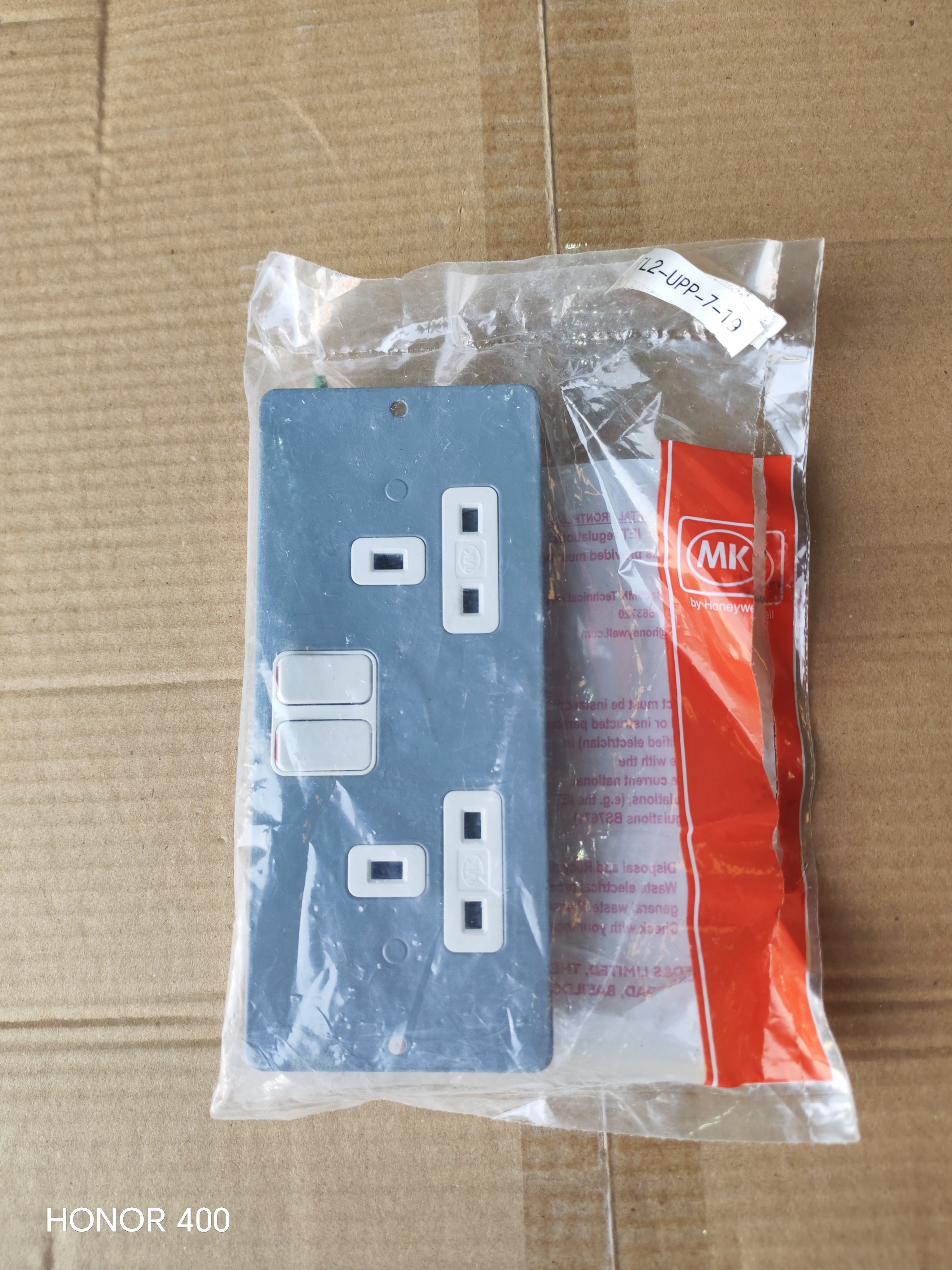 PLATE 2G SWITCH SOCKET OUTLET (14CXP10730)