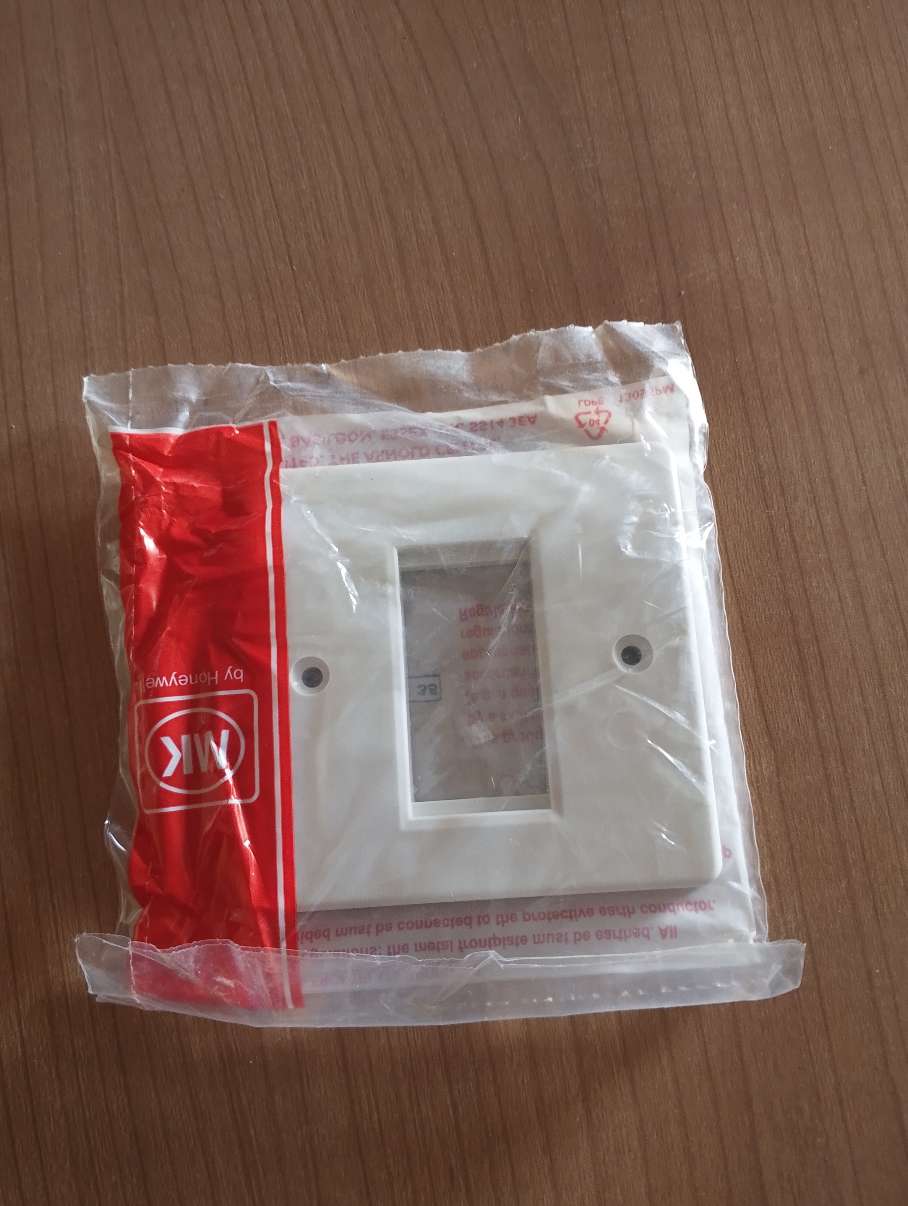 1M 1G EURO FRONTPLATE APERTURE 25 X 50 (10K181 WHI)