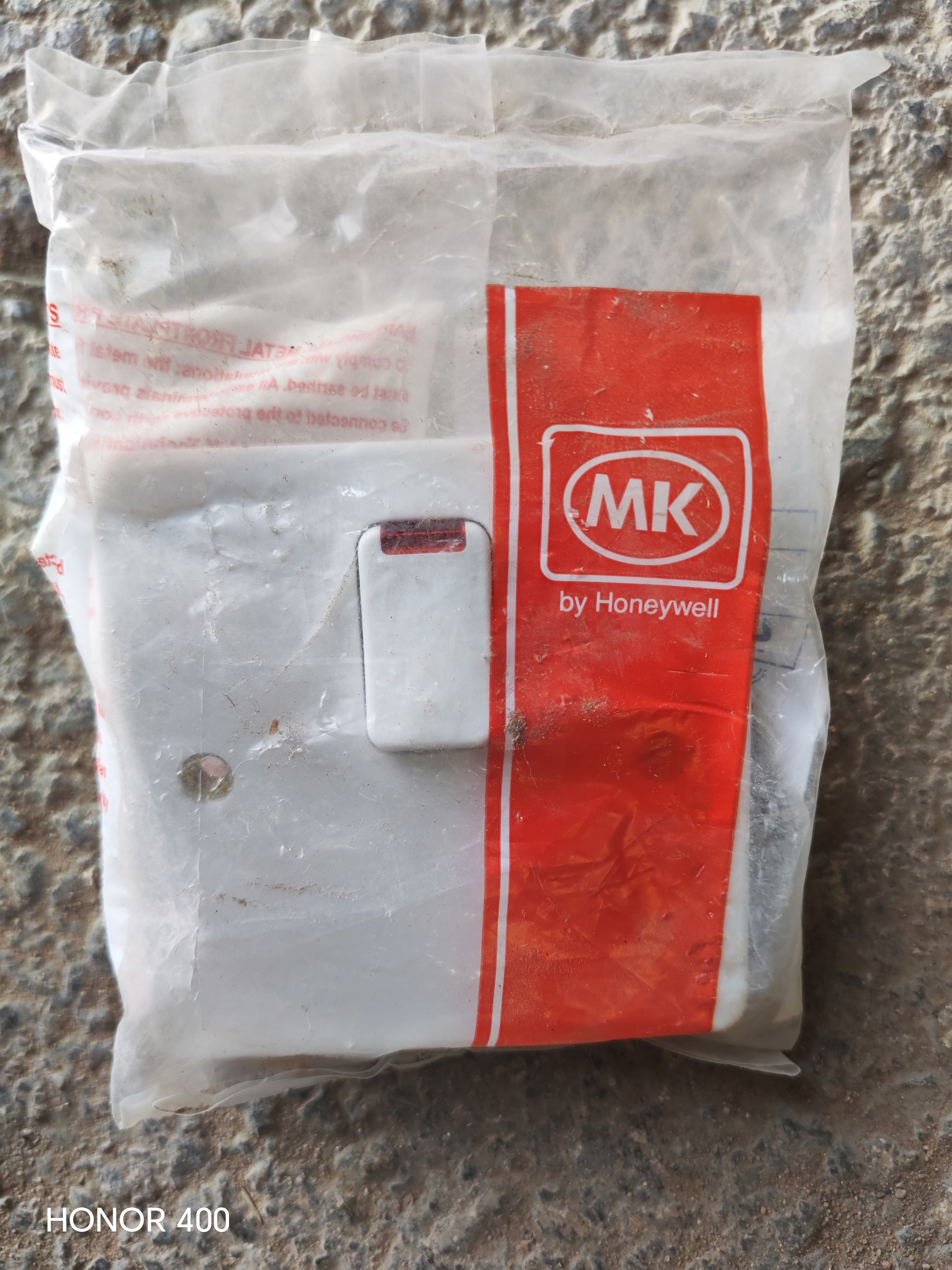 (10K5423WHWHI)20A DP SWITCH WITH NEON AND FLEX OUTLET (AT BASE) MARKED WATER HEATER