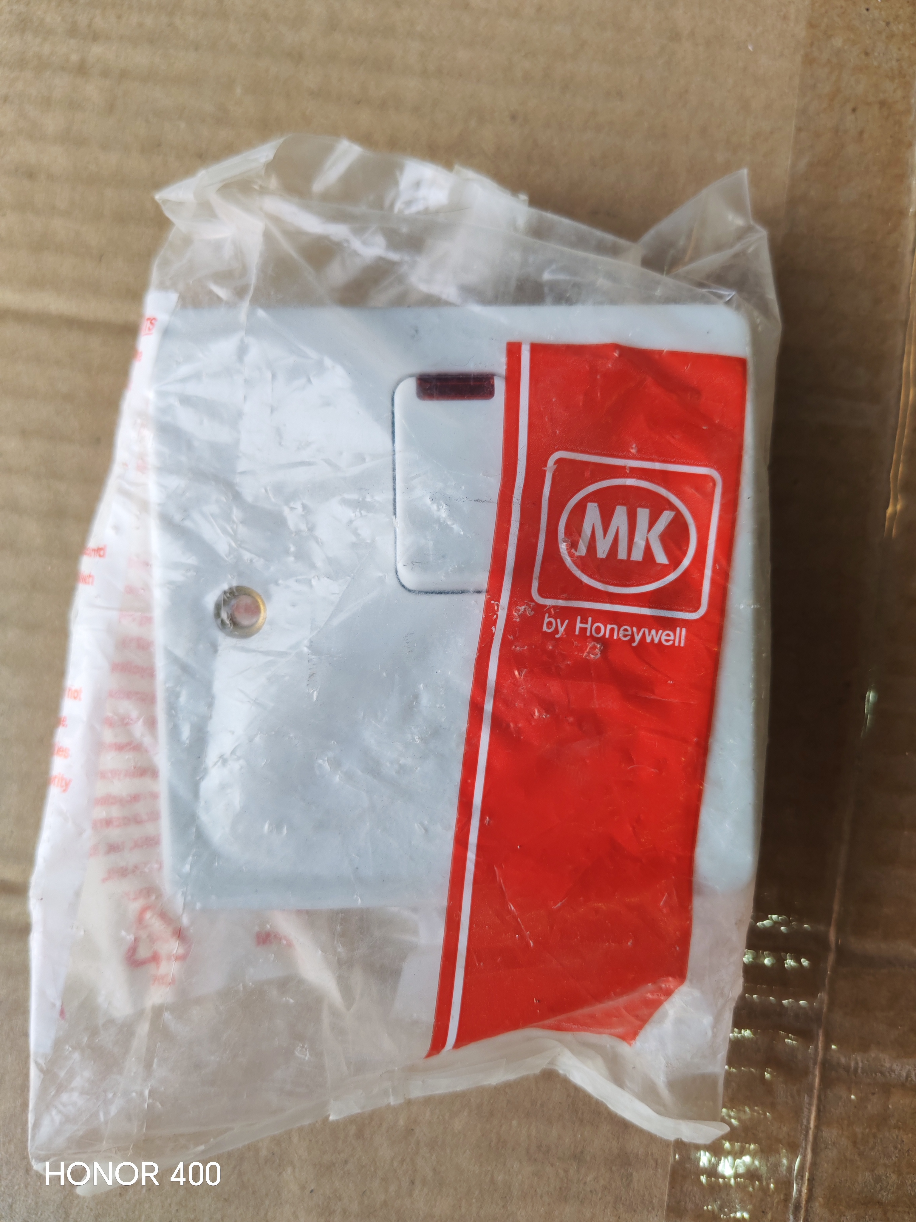 (10K5423 WHI)20A DP SWITCH WITH NEON AND FLEX OUTLET (AT BASE)