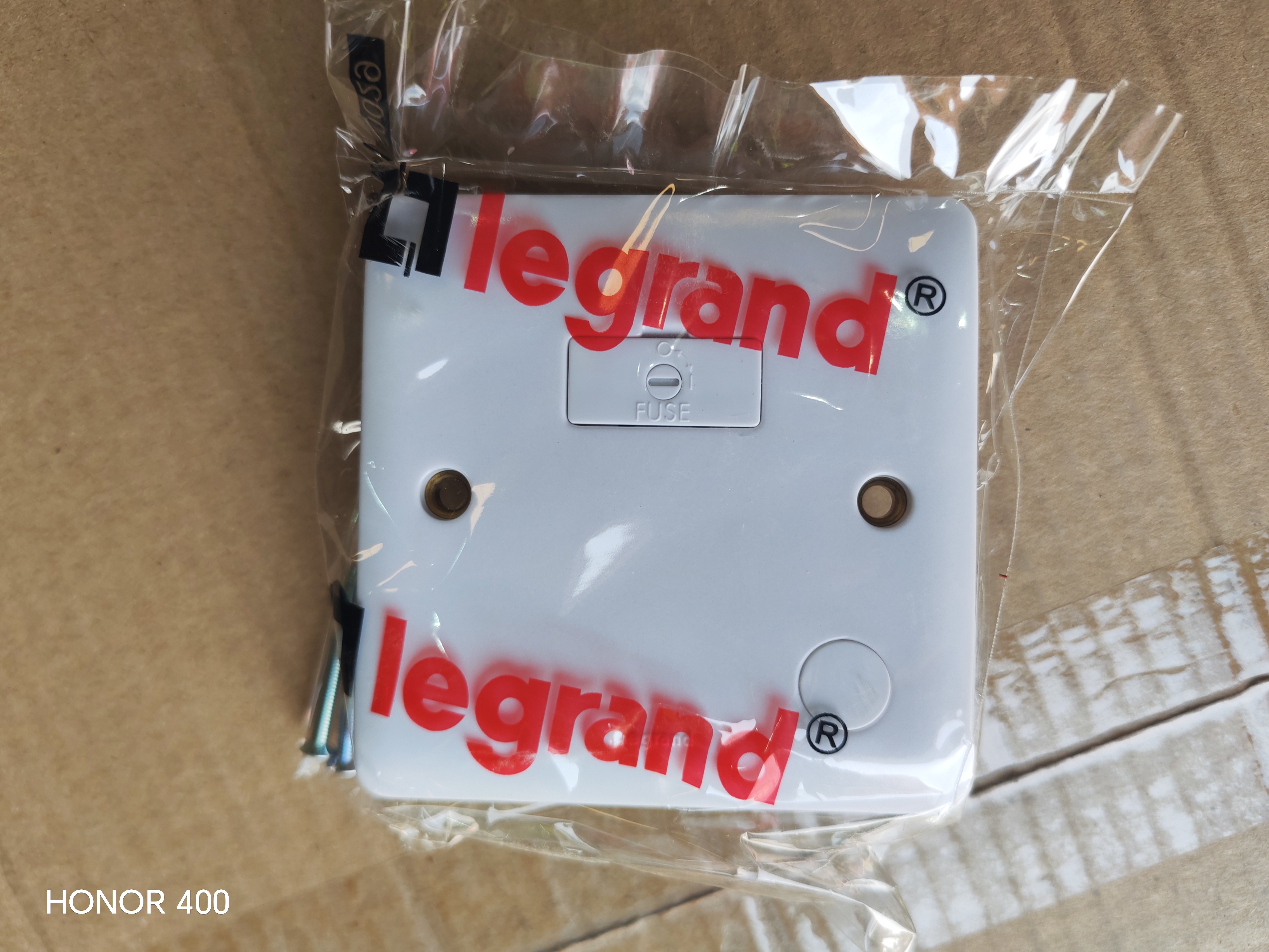 (113111)[LEG.730033] CONNECTION UNIT 13A 1G W/ NEON, Syn.White