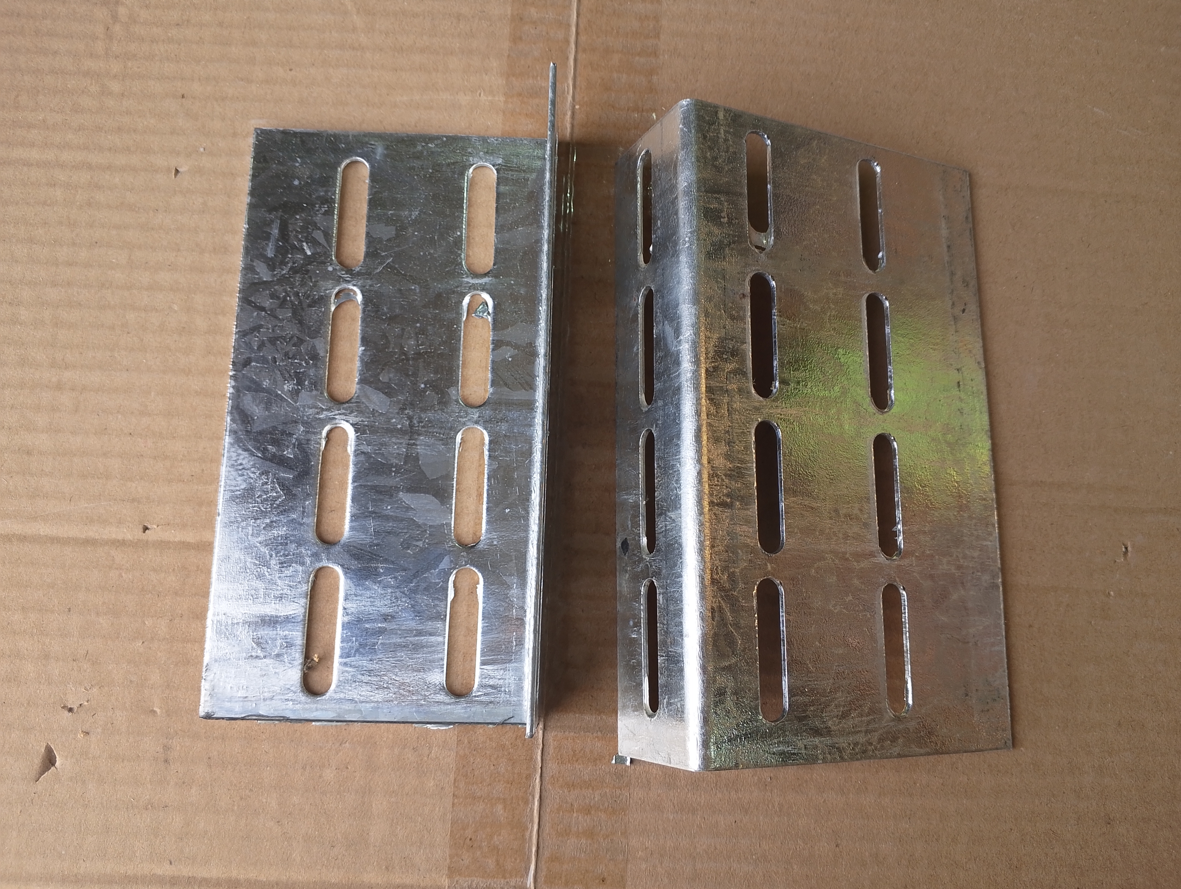 Angle Coupler 100mm Height C/Tray