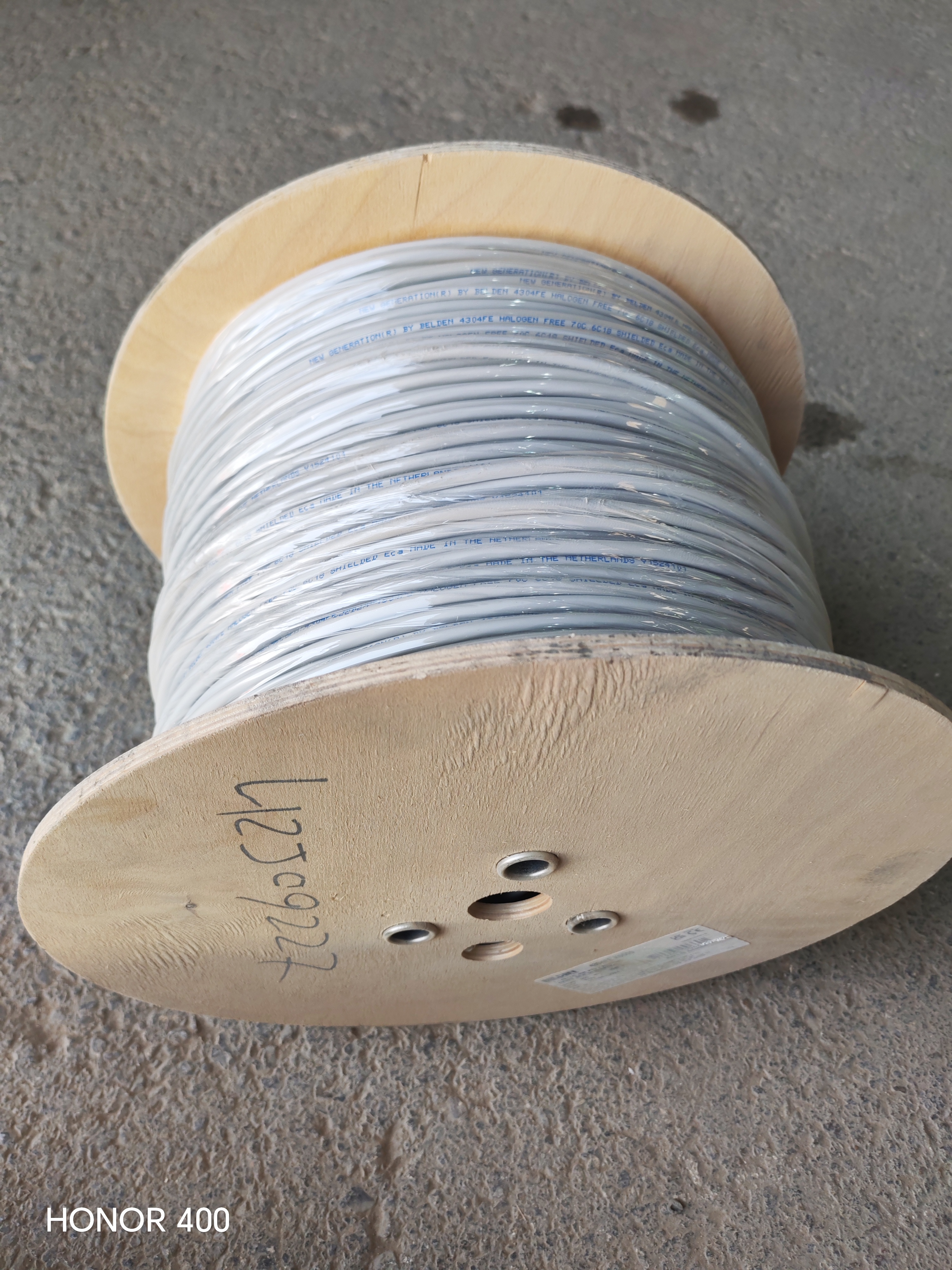 BELDEN 4304FE 6 Conductor18 AWG BC twisted cable, LSZH, Shielded, Eca